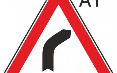 Пътен знак А1 – Опасен завой надясно